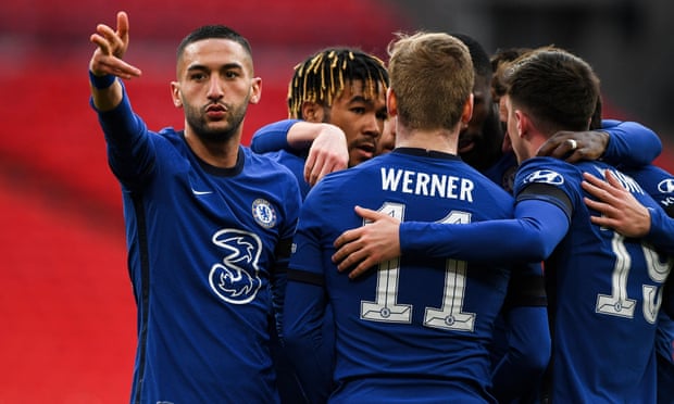 热刺抵达韩国受到热烈欢迎，有球迷在与麦迪逊合影时激动流泪