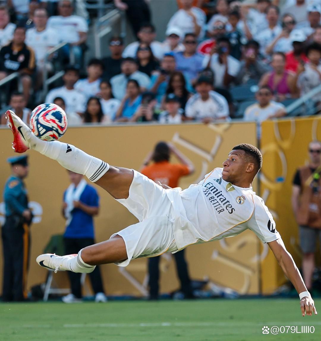 亚冠二级战报：塞鸟建功、柏杨送点染红，国安1-2麦克阿瑟